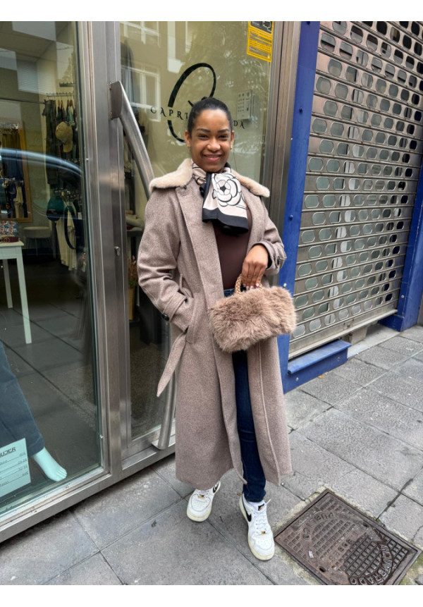 Abrigo Largo de Pelo